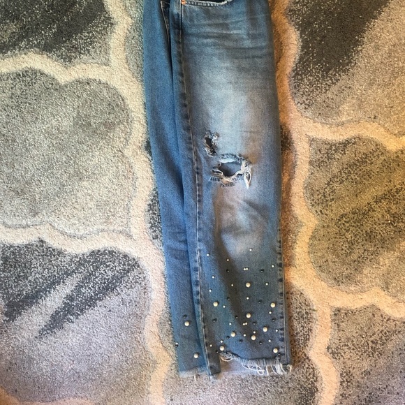 Free People destructed Boyfriend Jeans with pearls - Picture 3 of 8